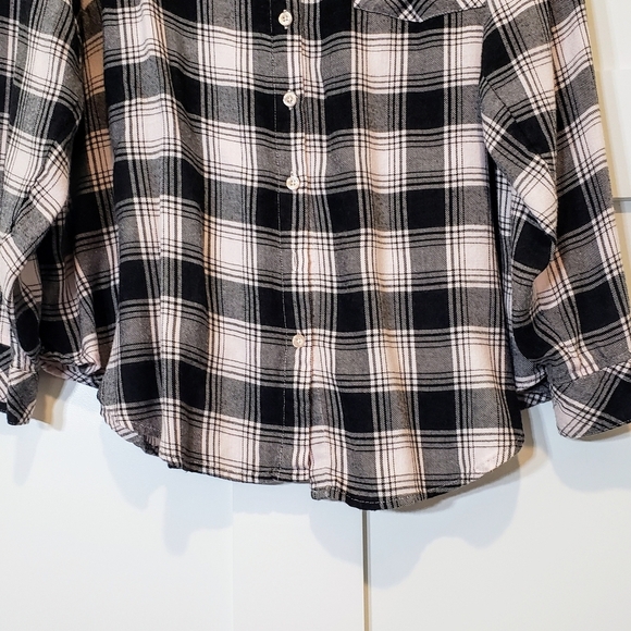 Torrid Flannel Lightweight Button Down Light Pink & Black Plaid Size 2X - Picture 3 of 15